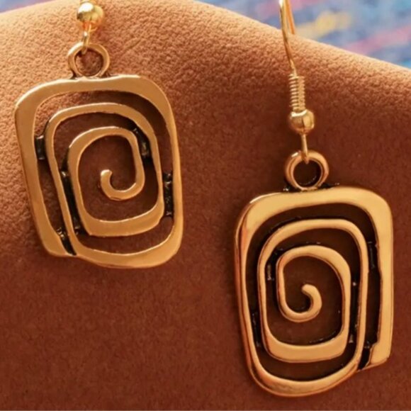 Vintage Bohemian - Antique Gold Electro-Plated Spiral Dangle Earrings - Picture 1 of 3